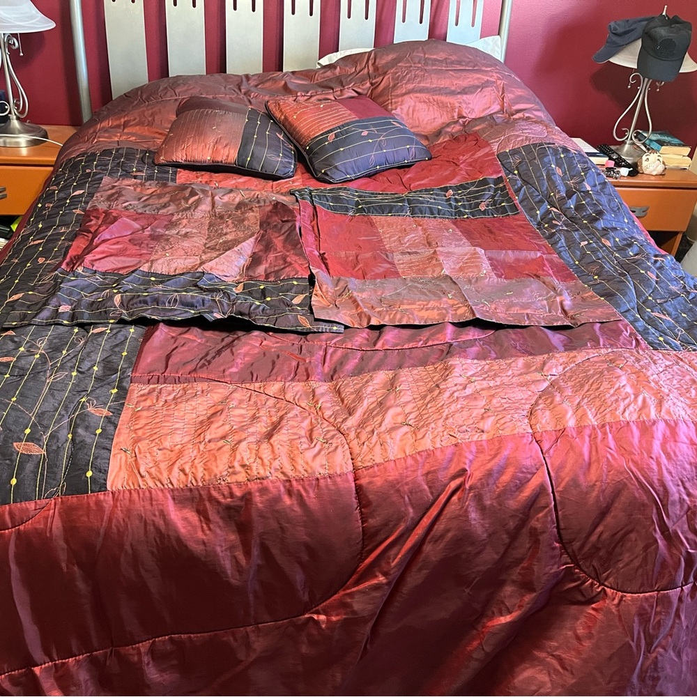 Luxurious Red and Black Patchwork Comforter Set
